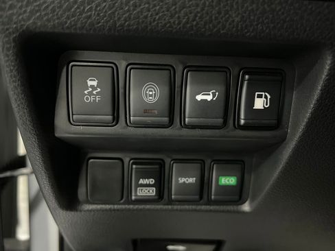 Used 2019 Nissan Rogue SV image 12