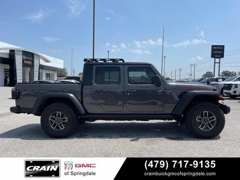 Used 2025 Jeep Gladiator Mojave w/ Convenience Group AWD/4WD image 9