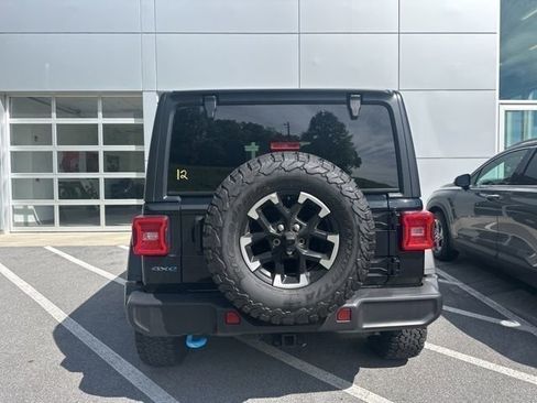 Used 2025 Jeep Wrangler Unlimited Rubicon 4xe w/ Convenience Group AWD/4WD image 21