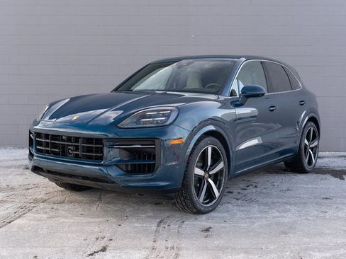 Used 2025 Porsche Cayenne S image 1