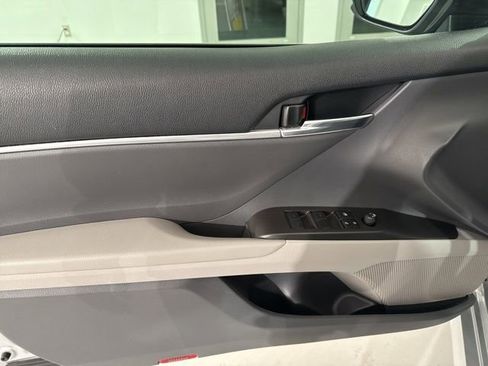 Used 2022 Toyota Camry LE image 19