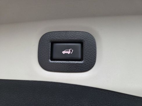 Used 2018 Nissan Rogue SV image 17