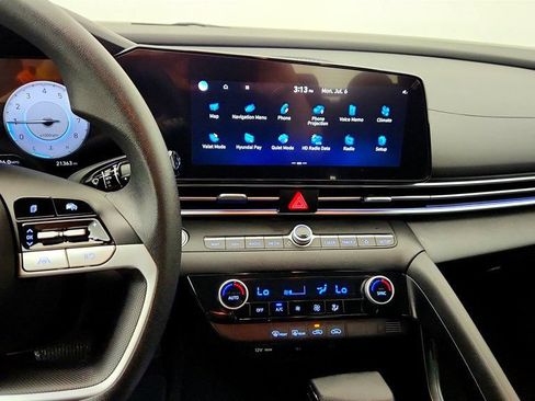 Used 2024 Hyundai Elantra SEL FWD image 16