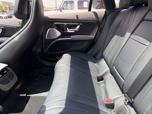 Used 2022 Mercedes-Benz EQS 450+ Sedan image 32