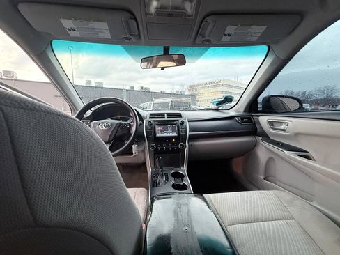 Used 2016 Toyota Camry LE FWD image 13
