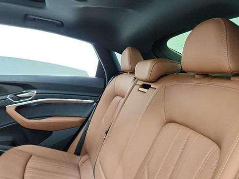 Used 2024 Audi Q8 e-tron Premium Plus w/ Premium Plus Package image 29