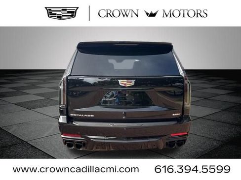 New 2026 Cadillac Escalade V w/ LPO, ONYX Package AWD/4WD image 7