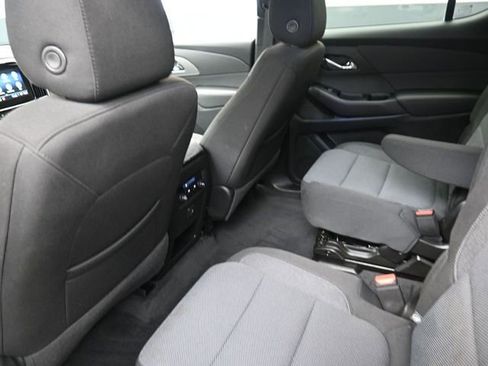 Used 2023 Chevrolet Traverse LT image 24