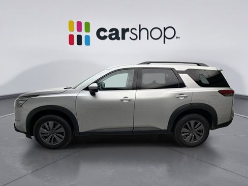 Used 2025 Nissan Pathfinder SV AWD/4WD image 2