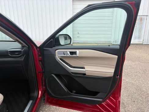 Used 2023 Ford Explorer Limited image 18