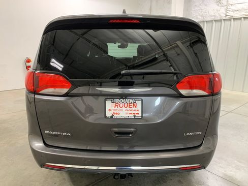 Used 2017 Chrysler Pacifica Limited FWD image 7
