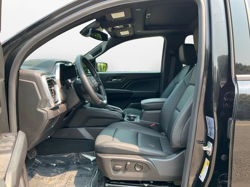 Used 2024 GMC Canyon Elevation w/ Elevation Premium Package AWD/4WD image 9