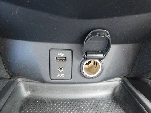 Used 2016 Nissan Rogue SV AWD/4WD image 14