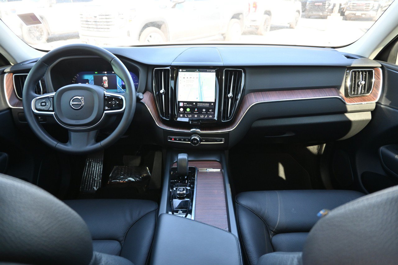 Used 2023 Volvo XC60 T8 Plus AWD/4WD image 7