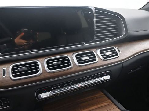 New 2025 Mercedes-Benz GLS 450 4MATIC image 3