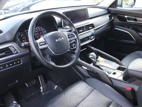 Used 2022 Kia Telluride SX w/ SX Prestige Package AWD/4WD image 3