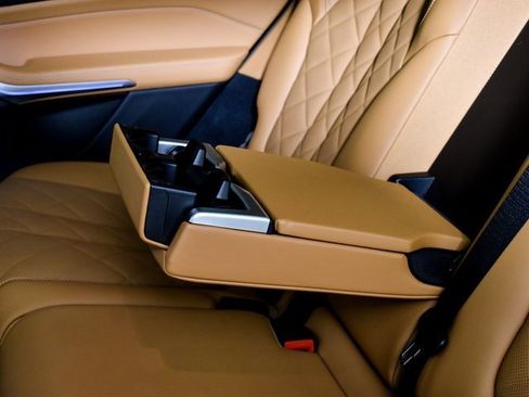 Used 2023 BMW X7 xDrive40i w/ M Sport Package image 43