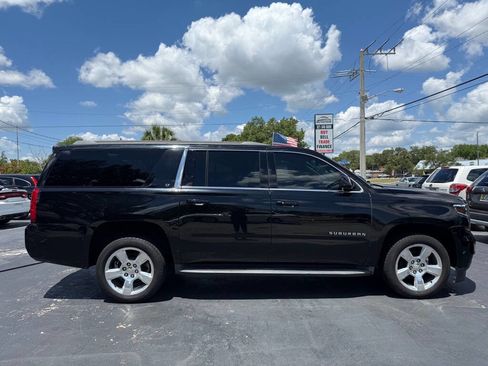 Used 2015 Chevrolet Suburban LT image 3