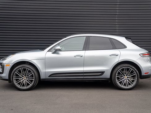 Certified 2026 Porsche Macan AWD/4WD image 2