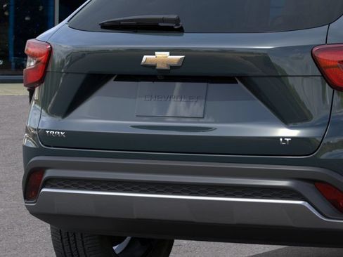 New 2026 Chevrolet Trax LT w/ LT Convenience Package FWD image 14