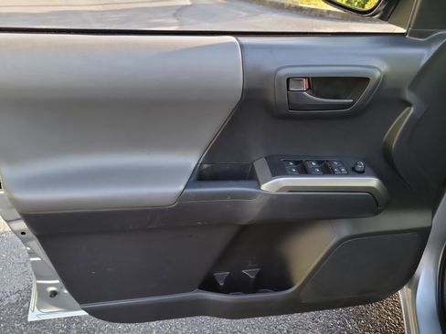 Used 2022 Toyota Tacoma SR5 image 16