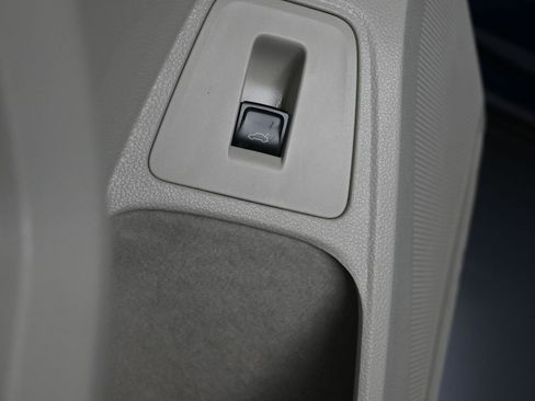 Used 2022 Volkswagen Tiguan SEL R-Line image 11