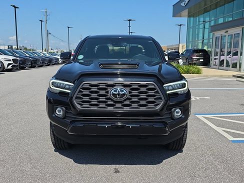 Used 2020 Toyota Tacoma TRD Sport w/ TRD Premium Sport Package AWD/4WD image 3