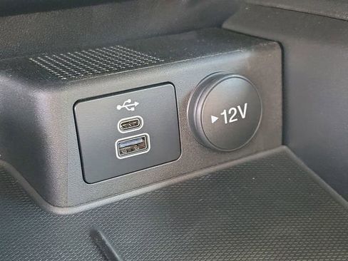 Certified 2025 Ford Escape SE FWD image 32