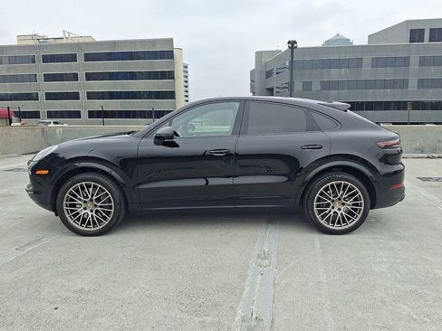Used 2023 Porsche Cayenne Coupe image 2