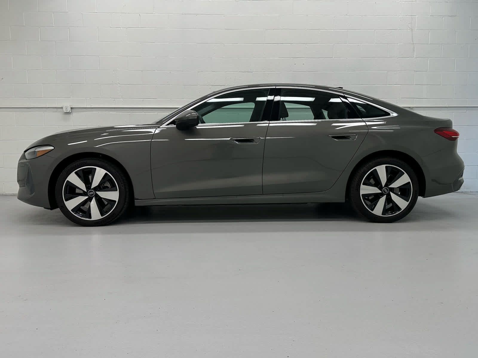 Used 2025 Audi A5 2.0T Premium w/ Convenience Package AWD/4WD image 3