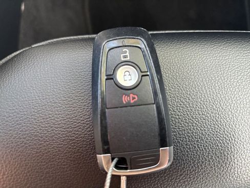 Used 2022 Ford Edge SEL image 22