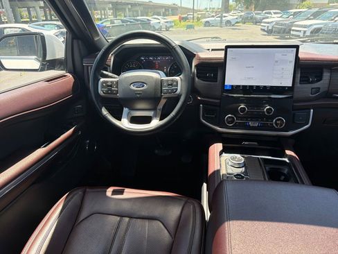 Used 2024 Ford Expedition Limited AWD/4WD image 17