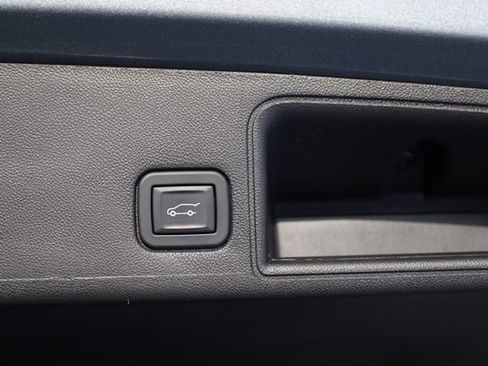 Used 2024 GMC Terrain SLT image 26