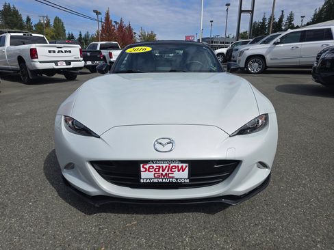 Used 2016 MAZDA MX-5 Miata Club RWD image 2
