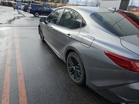 Used 2025 Toyota Camry SE w/ Convenience Package image 7