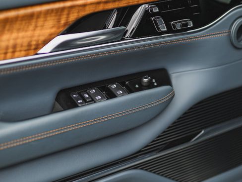 Used 2022 Jeep Grand Wagoneer Series II w/ Flexible Seating Group image 81