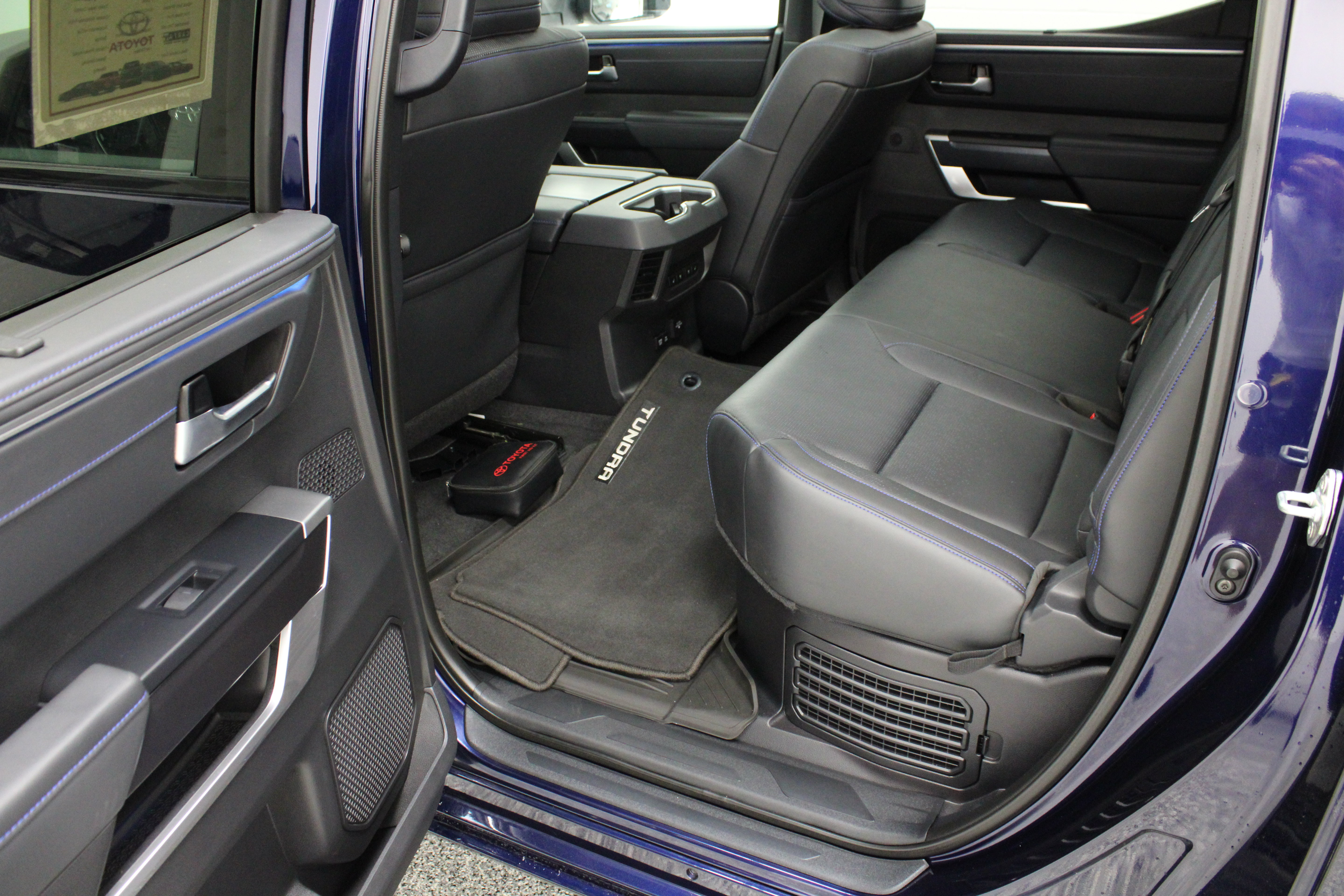 Used 2023 Toyota Tundra Platinum w/ Advanced Package AWD/4WD image 33
