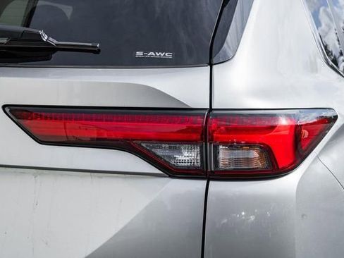 Used 2022 Mitsubishi Outlander ES image 6