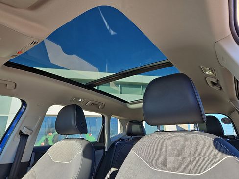 Certified 2023 Volkswagen Taos SE w/ Panoramic Sunroof Package image 11