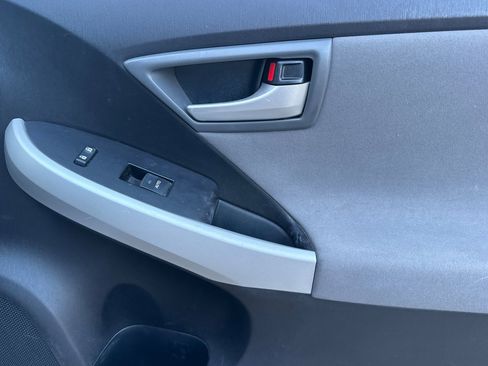 Used 2012 Toyota Prius Three image 21