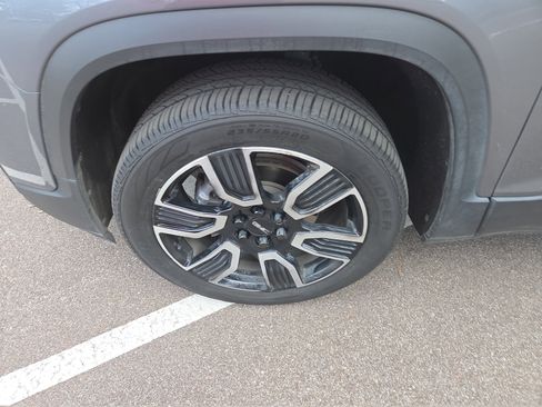 Used 2021 GMC Acadia SLT w/ Elevation Edition image 9