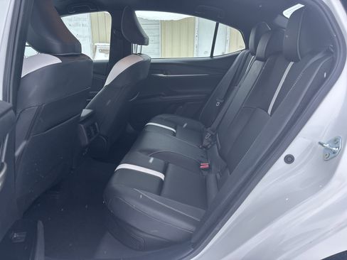 Used 2025 Toyota Camry SE image 29