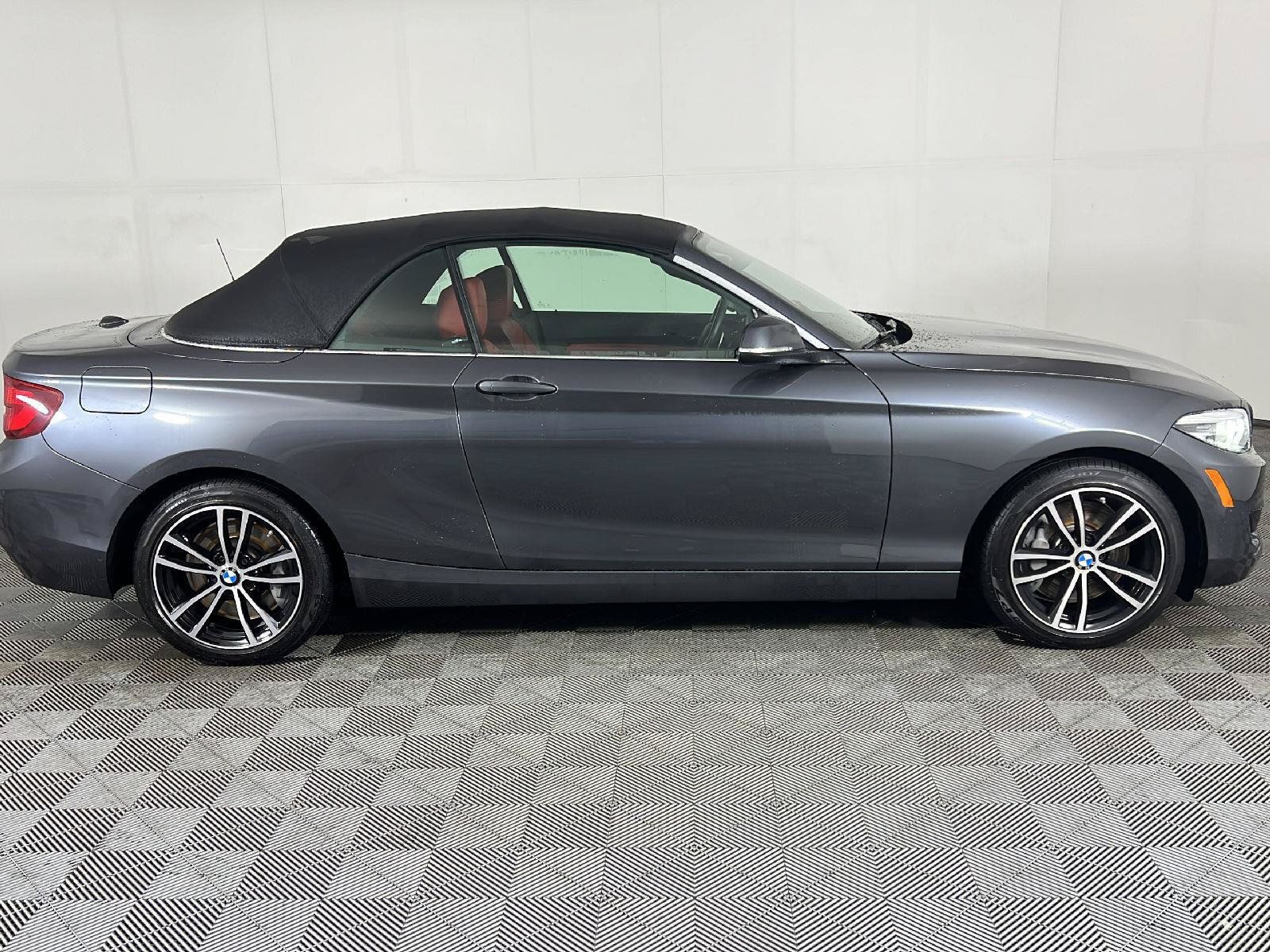 Used 2021 BMW 230i xDrive Convertible AWD/4WD image 3