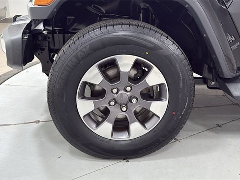 Used 2018 Jeep Wrangler Unlimited Sahara image 24