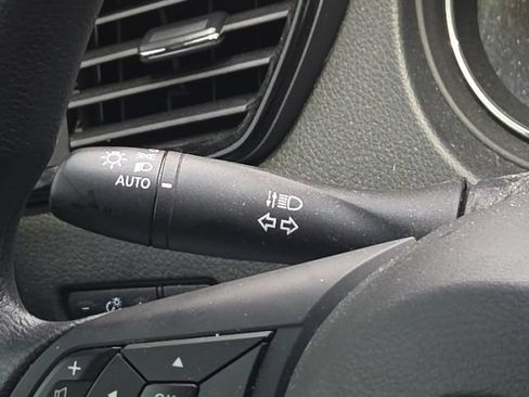 Used 2020 Nissan Rogue Sport SV AWD/4WD image 35