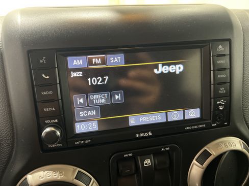Used 2016 Jeep Wrangler Sahara AWD/4WD image 8