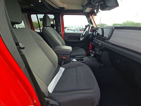 Used 2024 Jeep Wrangler Unlimited Sahara AWD/4WD image 3