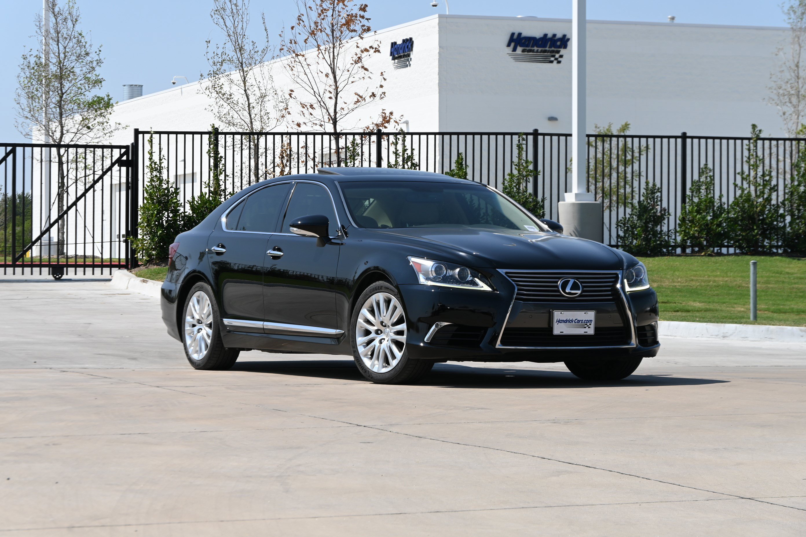 Used 2014 Lexus LS 460 w/ Comfort Package RWD image 2