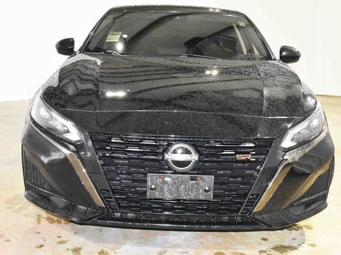 Used 2023 Nissan Altima 2.5 SR w/ SR Premium Package image 4