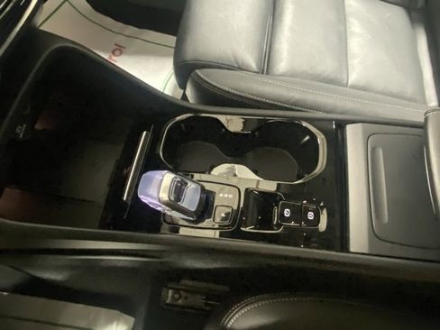 Certified 2025 Volvo XC40 B5 Plus image 27